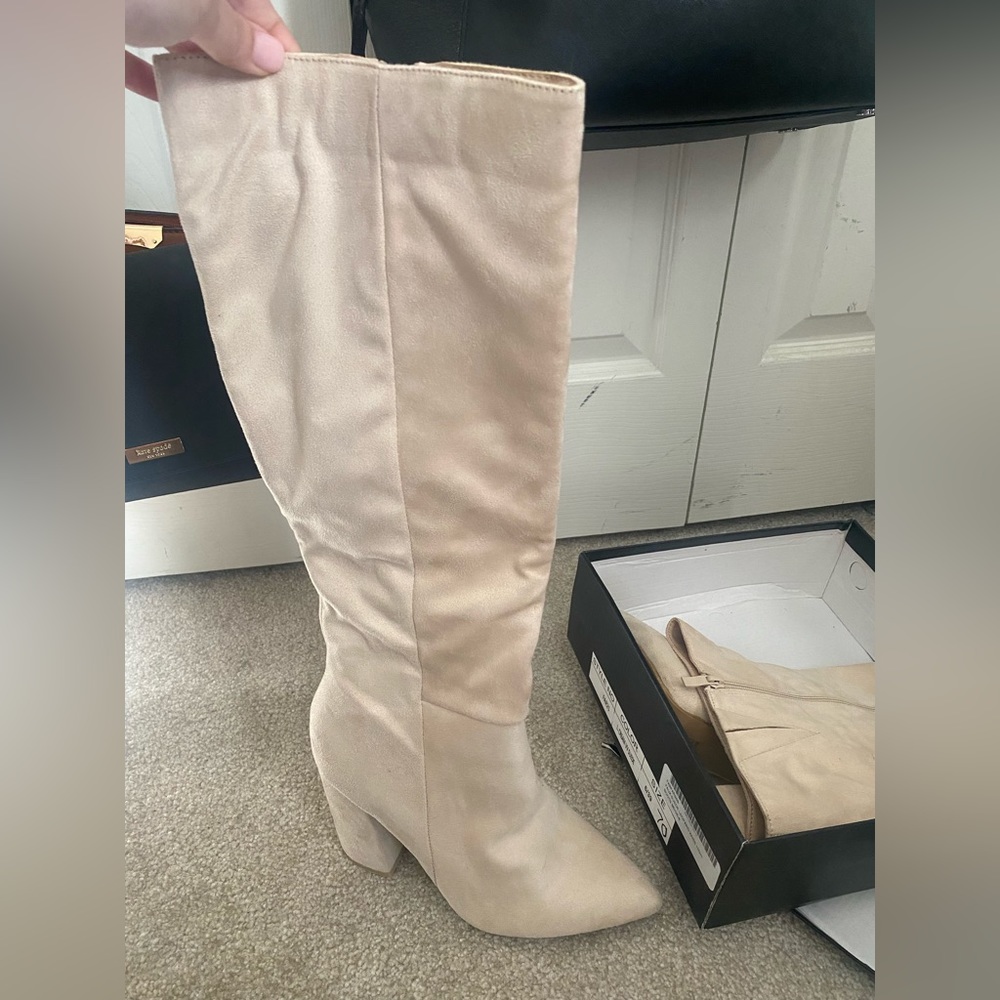 Boots - Picture 3 of 6